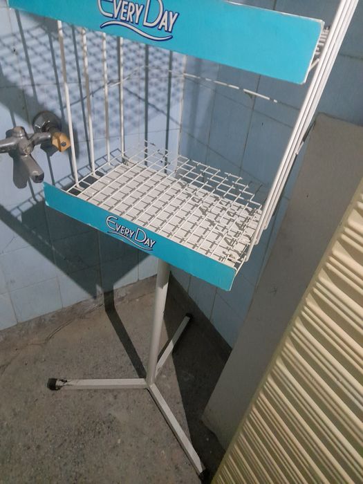 Метална рекламна етажерка Every Day шир. 36 вис 1.70м и 2 малки