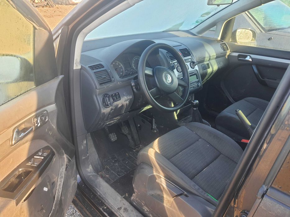 На части! VW Touran 1.6 FSI