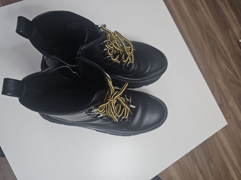 Bocanci Pull&bear marimea 41, ca noi