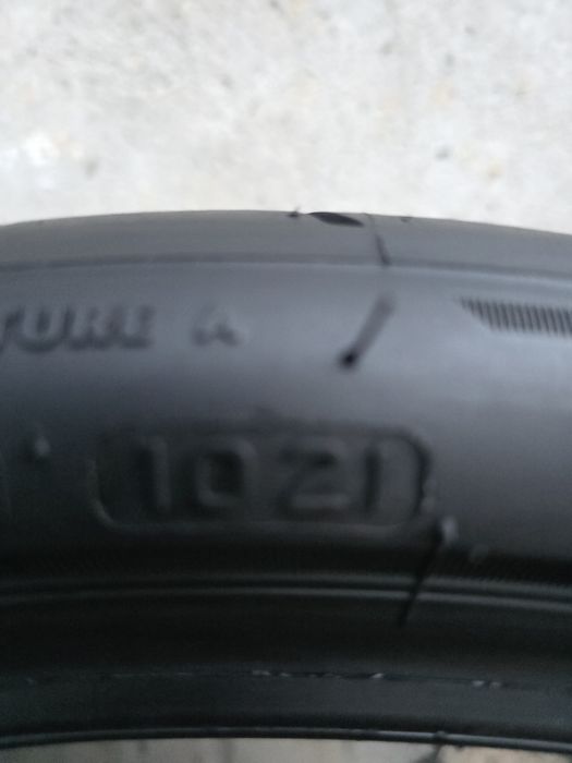 Vând două anvelope de vara Bridgestone Potenza  275 30 20 dot 1121