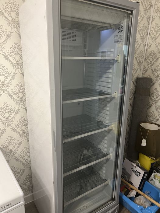 Витринный холодильник