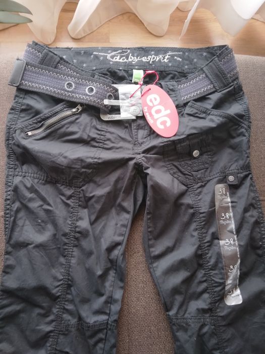 Se vinde oģ pereche trapezi și o pereche blugi strmti