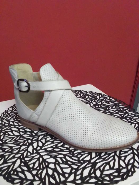 Бели боти  № 38, нови