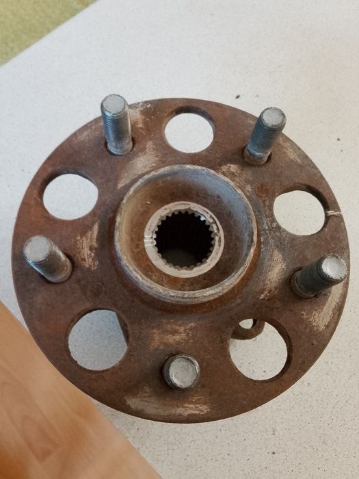 Продам ступицу с подшипником. Оригинал