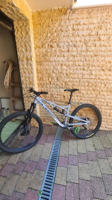 Bicicleta full suspenison