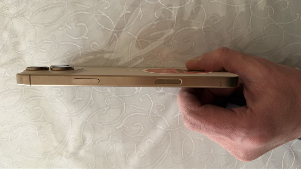 Продам Iphone 16 pro max