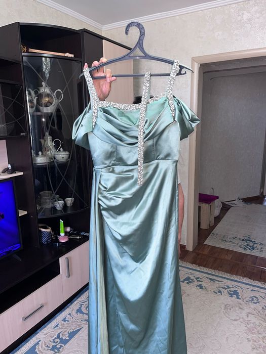 Продам нарядное платье