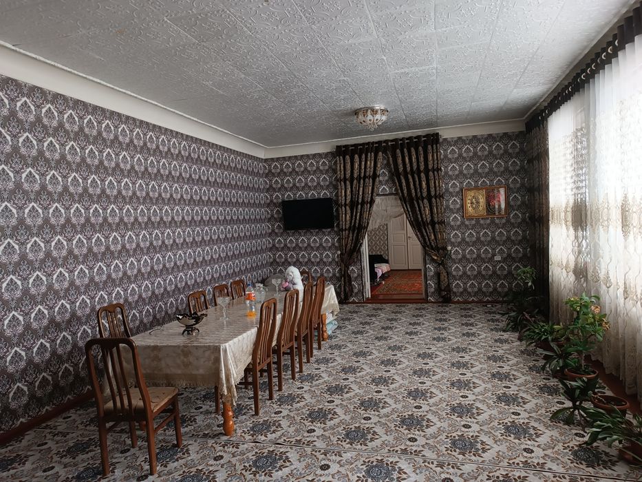 Ховли сотилади..