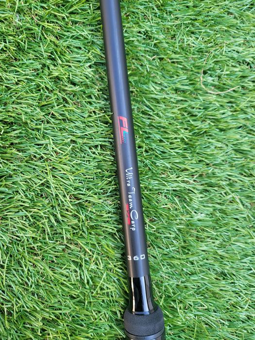 Въдици FL Ultra Team Carp +макари   Black  Force  8000