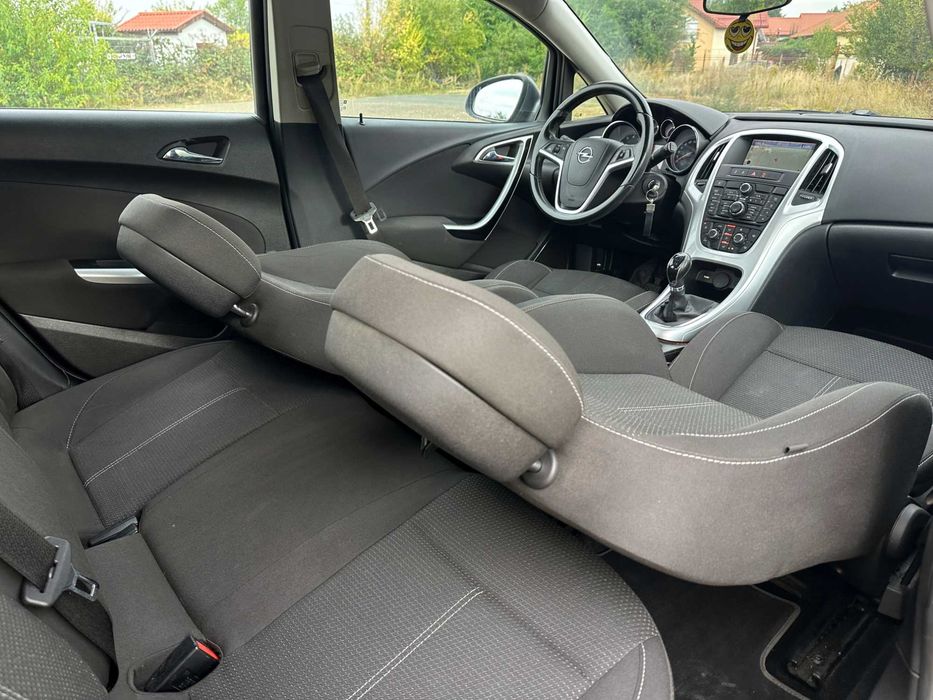 Opel Astra J 1.6 Edition • 2011 • Benzină • 115 CP • Euro 5 • Proprietar • Acte la zi • Fiscal pe loc