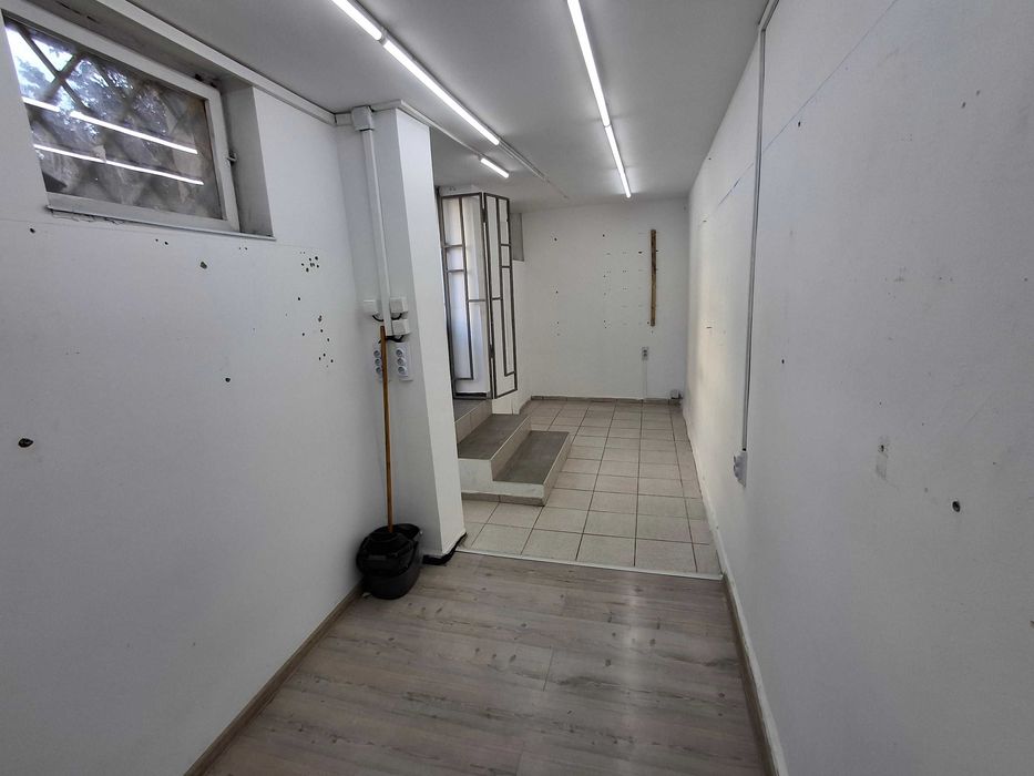 Дава се под наем Магазин в Шумен, Център - 11 кв.м за 127.5 € - Снимка #3