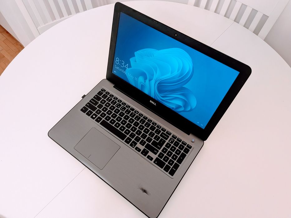 Vând Laptop Dell Inspiron 5567 – i7 / 8GB RAM / SSD 256GB / Windows 10