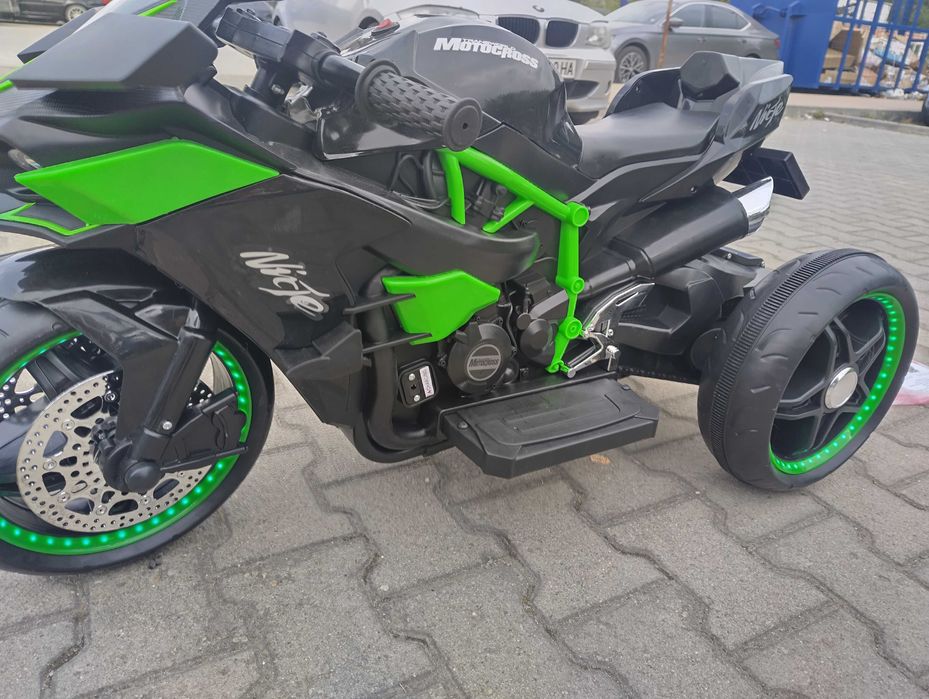 KAWASAKI акумулаторен мотор NINJA черен