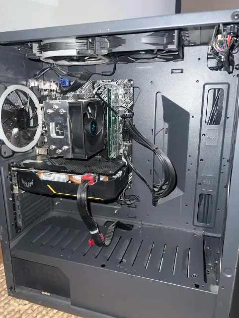 Se vinde pc gaming + monitor + microfon