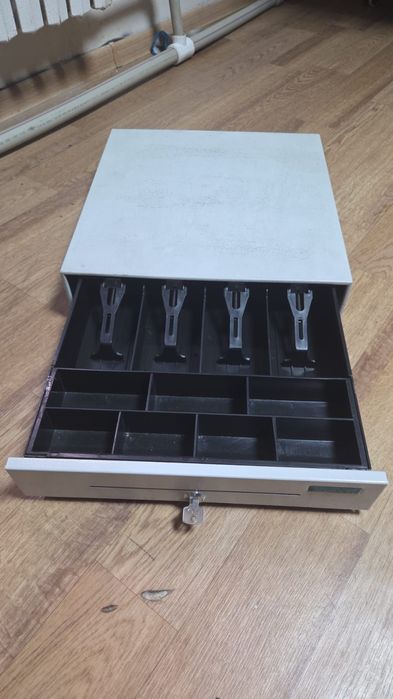 Кассовый денежный ящик