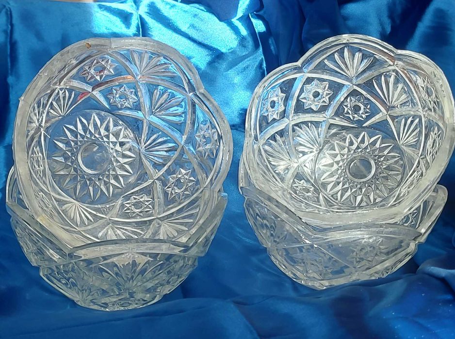 Салатницы хрустальные 4 штуки.