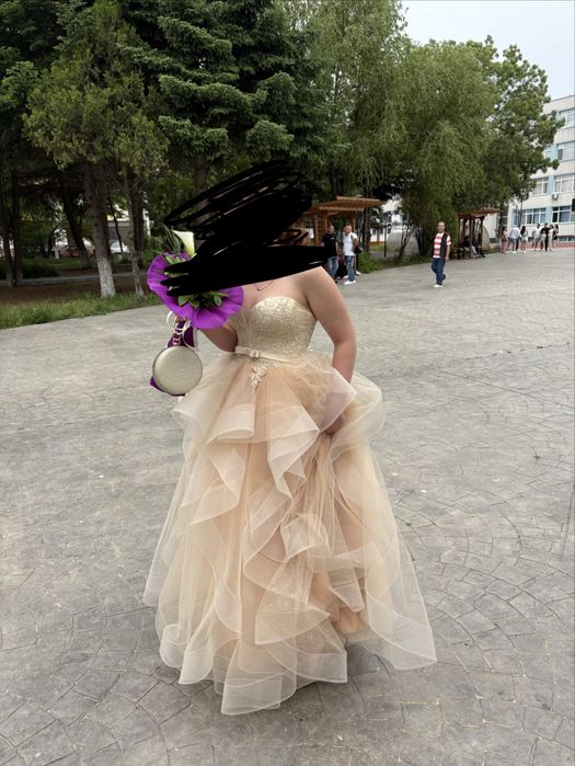 Продавам бална рокля