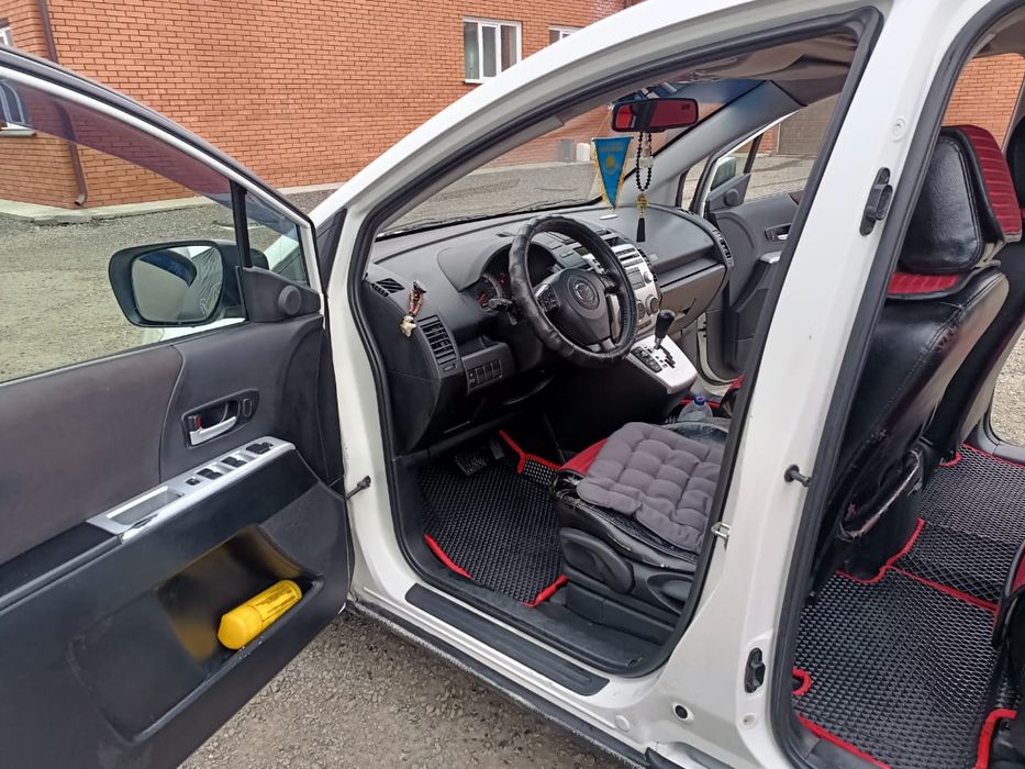 Продам автомобиль марки Мазда 5