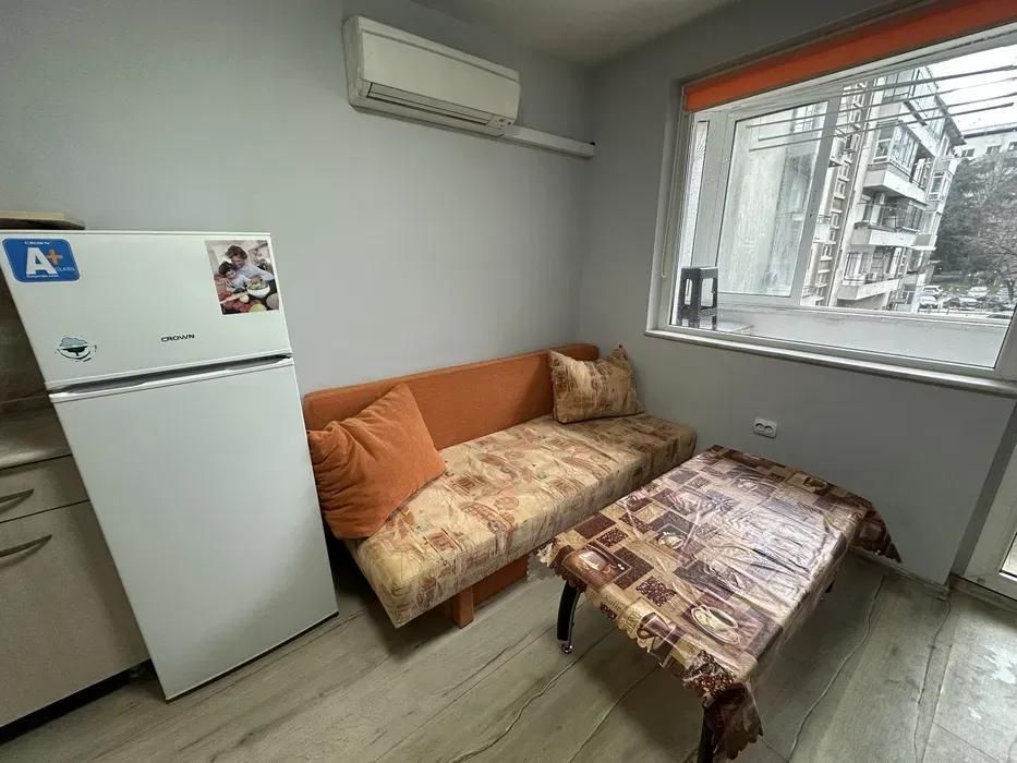 Дава се под наем Двустаен апартамент в Варна, Колхозен пазар - 40 кв.м за 398.82 € - Снимка #1