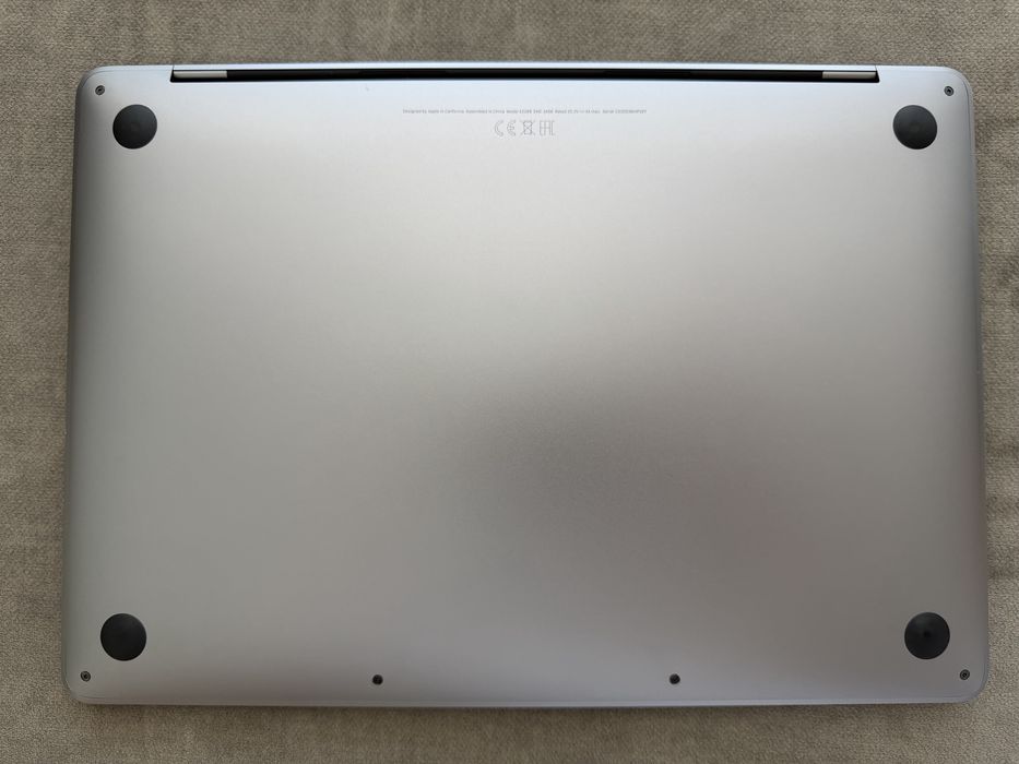 MacBook Pro 13” 2020 Intel i5 | 8GB RAM | Foarte îngrijit