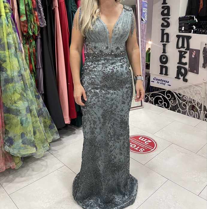Vand rochie de nașă
