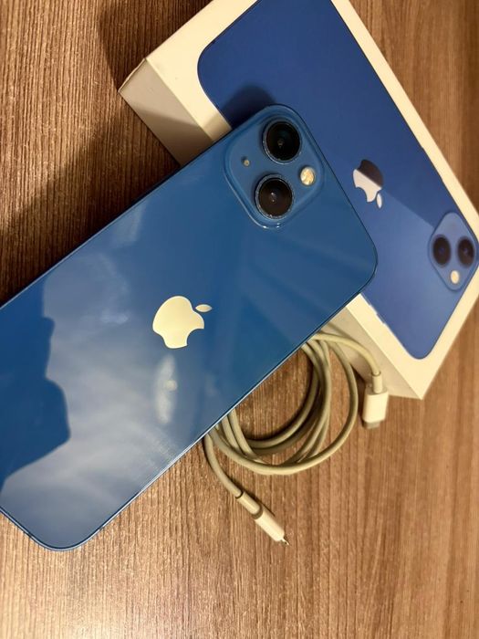 Продам Apple 13. Цвет синий