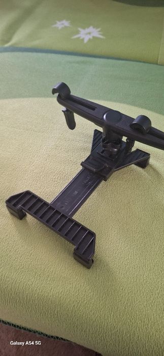 Стойка за таблет за автомобил