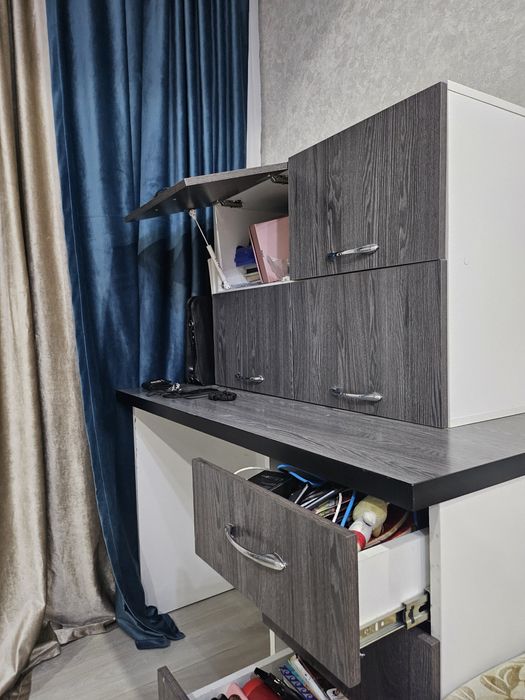 Продам полка-стол в нормальном состоянии