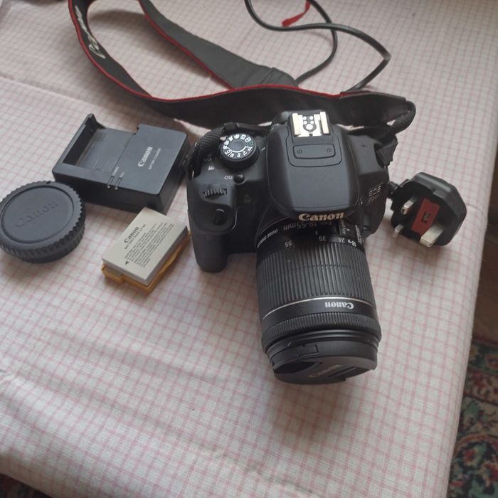 Фотоапарат Canon 700 D
