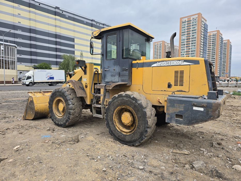 Продам фронтальный погрузчик