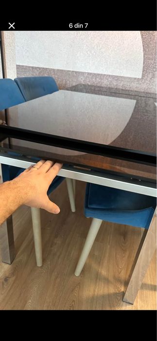 Masa sticla neagra si scaune tapitate