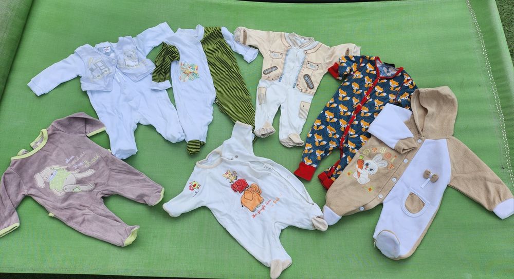 Lot haine copii nou născuți