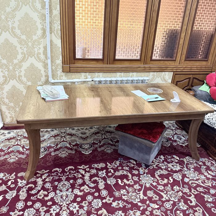 Стол для гостинной