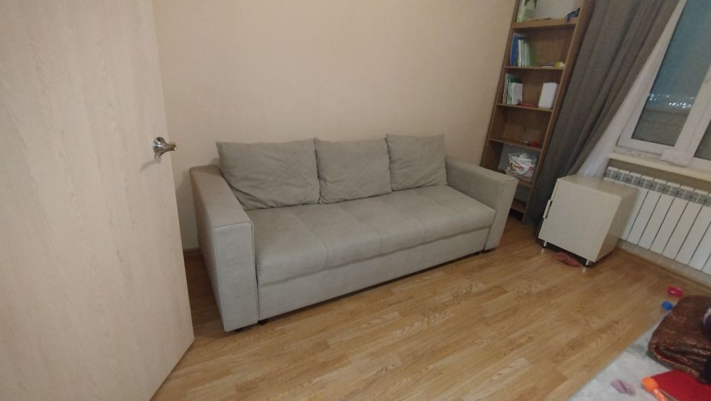 Продам срочно диван в хорошем состоянии
