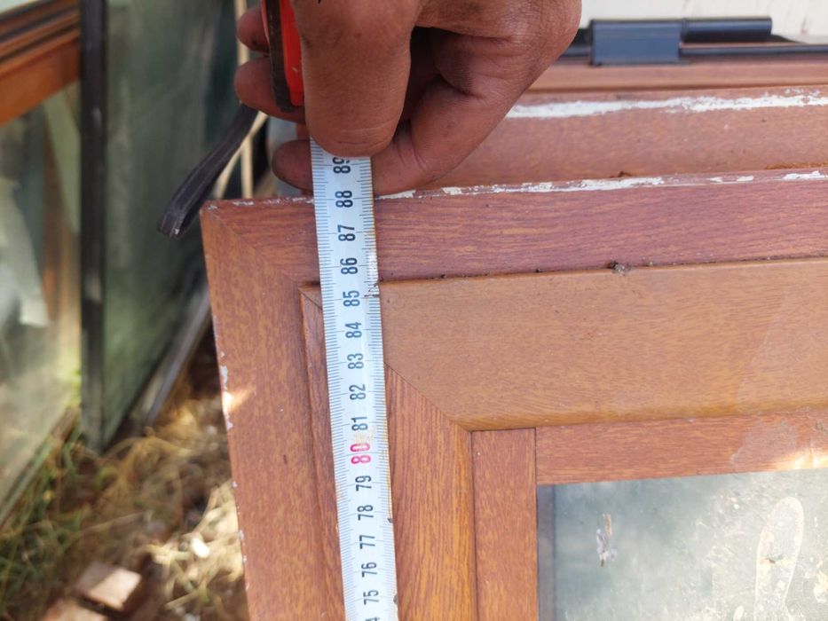 Кафява алуминиева дограма