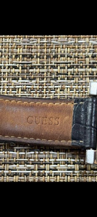 GUESS Timeless beauty