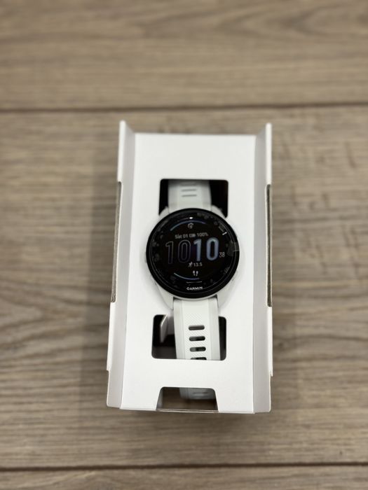 Смарт- часы Garmin Forunner 165