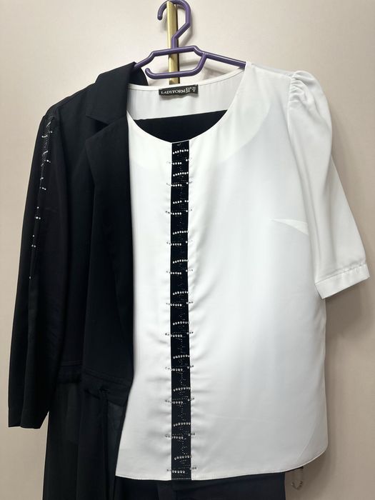 Женский костюм  тройка