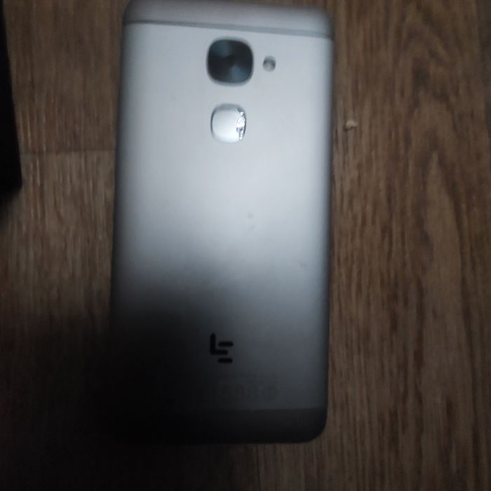 продам телефон Le2