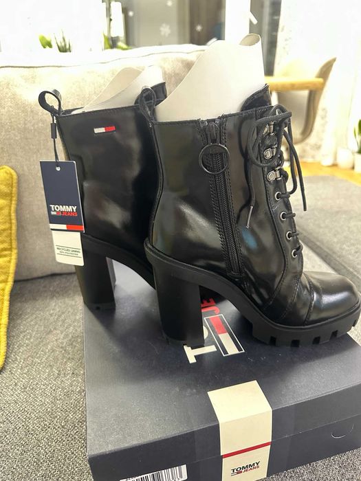 Нови боти Tommy Jeans