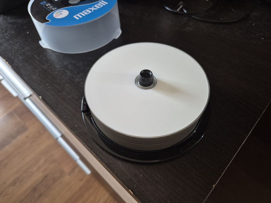 Продавам празни blu-ray дискове 25gb