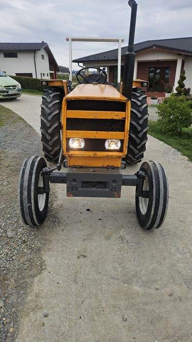 Tractor Renault 421
