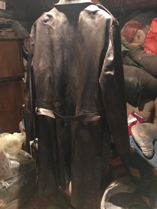 Vând haina lunga piele naturala pentru bărbați