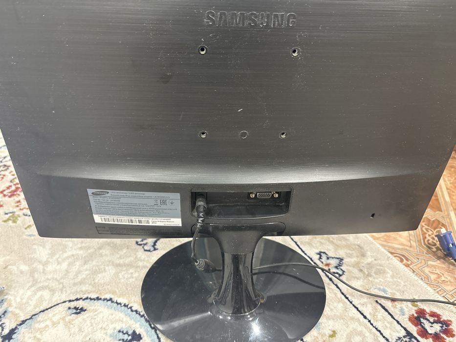 Монитор Samsung S19D300NY черный