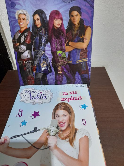 Set 3 cărți pentru primele lecturi ale micuțelor domnișoare.