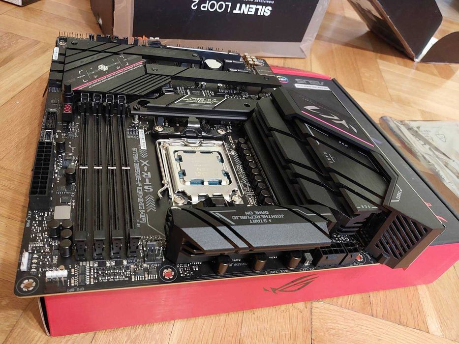 AMD Ryzen 7 9700X + Asus Rog Strix B650E-F Gaming Wi-Fi