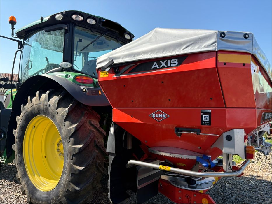 Tractor John Deer 6120R + Kuhn Axis 20.2