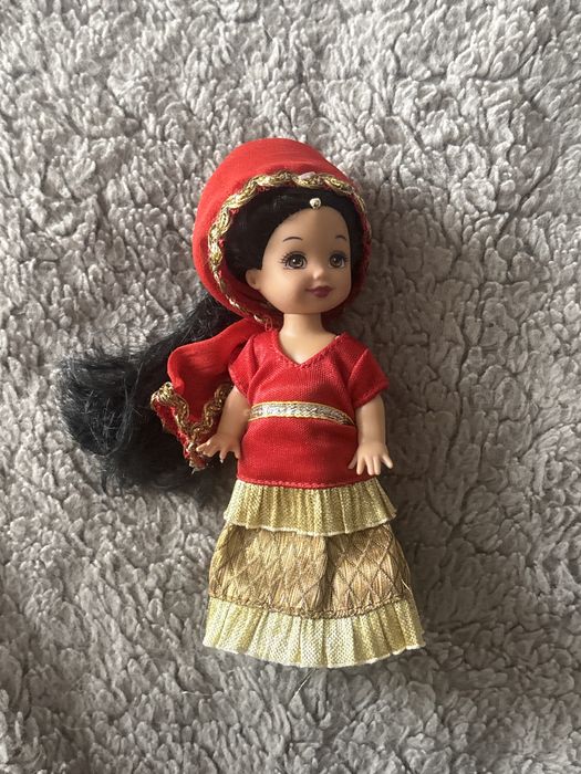 Барби ( оригинал ) и просто кукла