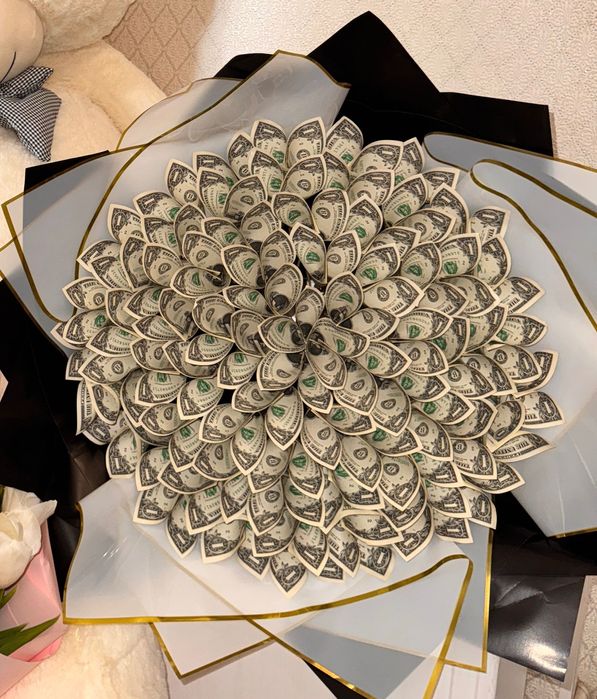 Букет из долларов. Денежный букет