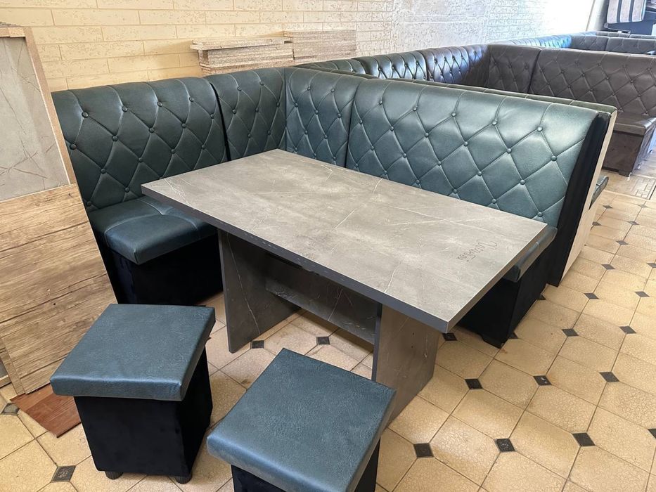 Кухини угалок+ стол + пуфик